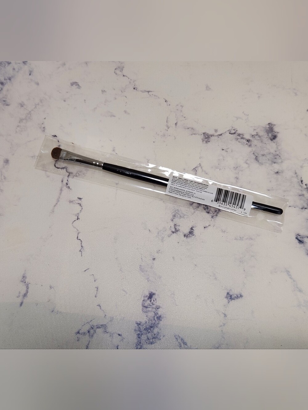 Morphe M210 Small Chisel Fluff Eyeshadow Brush
